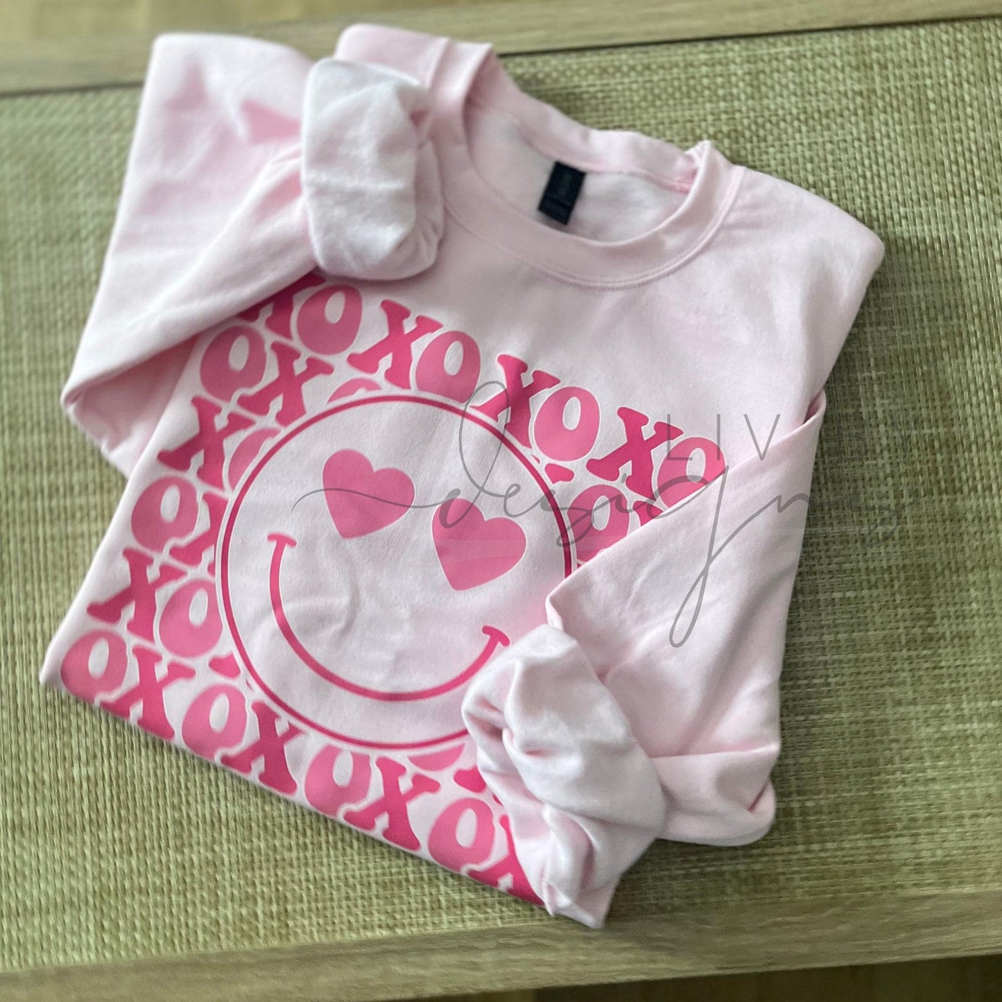 XO Smiley Face Crewneck | Pink Valentine Sweatshirt | Love Heart Shirt | Gildan Heavy Blend Crew | Valentines Day Sweatshirt (etsy image id: 7602650279)