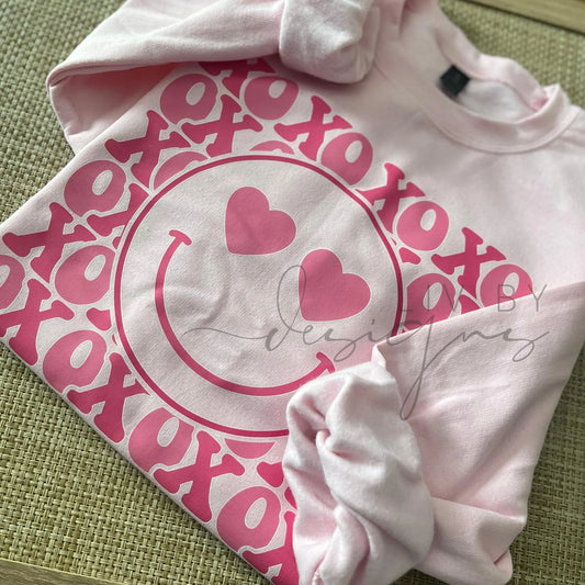 XO Smiley Face Crewneck | Pink Valentine Sweatshirt | Love Heart Shirt | Gildan Heavy Blend Crew | Valentines Day Sweatshirt