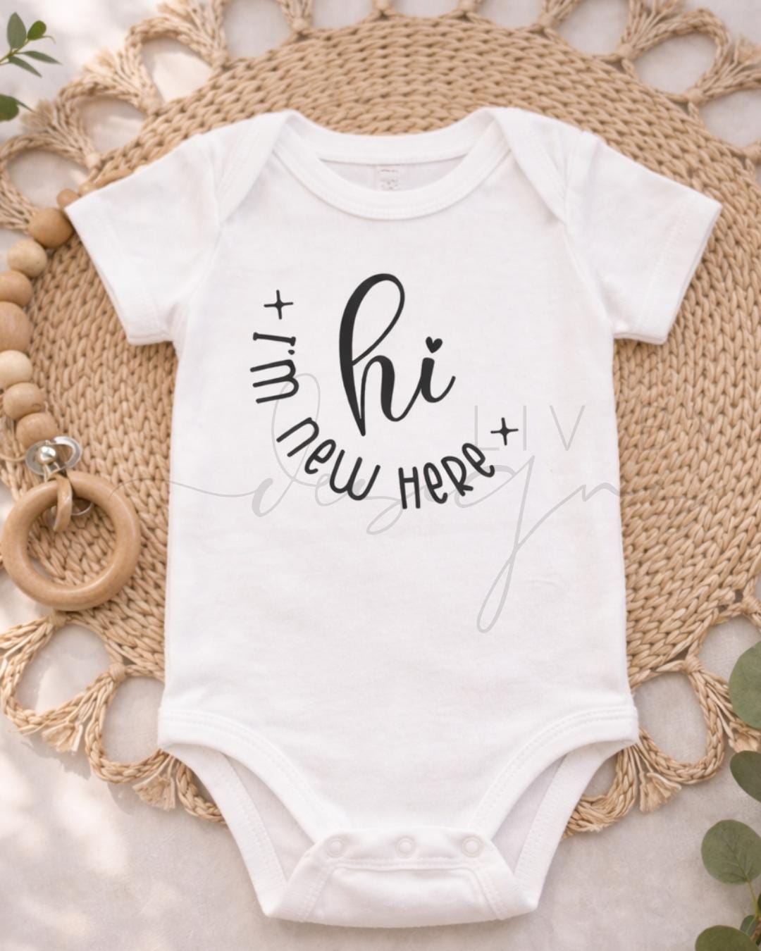 I'm new here Onesie for Newborn | Gender neutral baby announcement (etsy image id: 7609952910)
